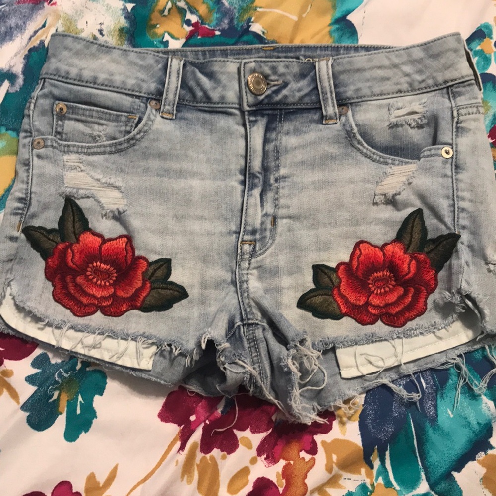 American Eagle Floral Embroidered Hi-Rise Shortie